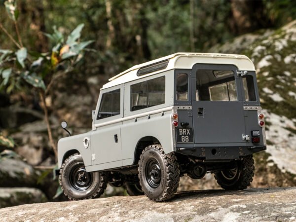 BRX02 Land Rover® Series II 88 Station Wagon 1/10 4WD Radio Control Car Kit - Image 3